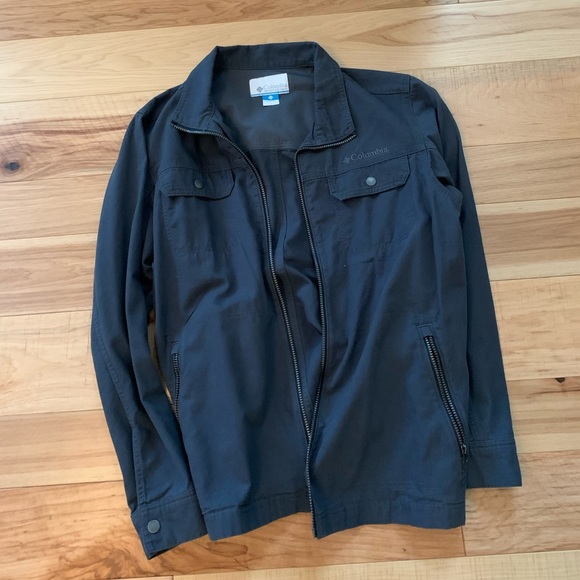 Mens large Columbia four pocket zip up jacket